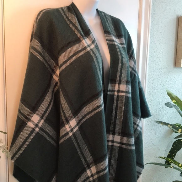 NWOT Lane Bryant Green Plaid Fringe Flannel Wrap Poncho One Size - Picture 4 of 11